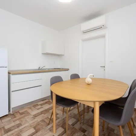 Pet Friendly In Vinjani Donji With House A Panoramic View Apartment *