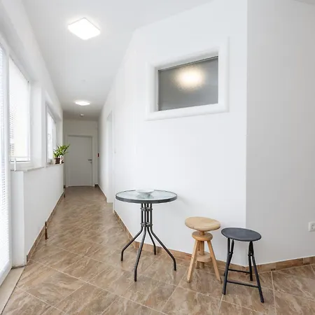 Beautiful In Vinjani Donji With Wifi Апартаменты